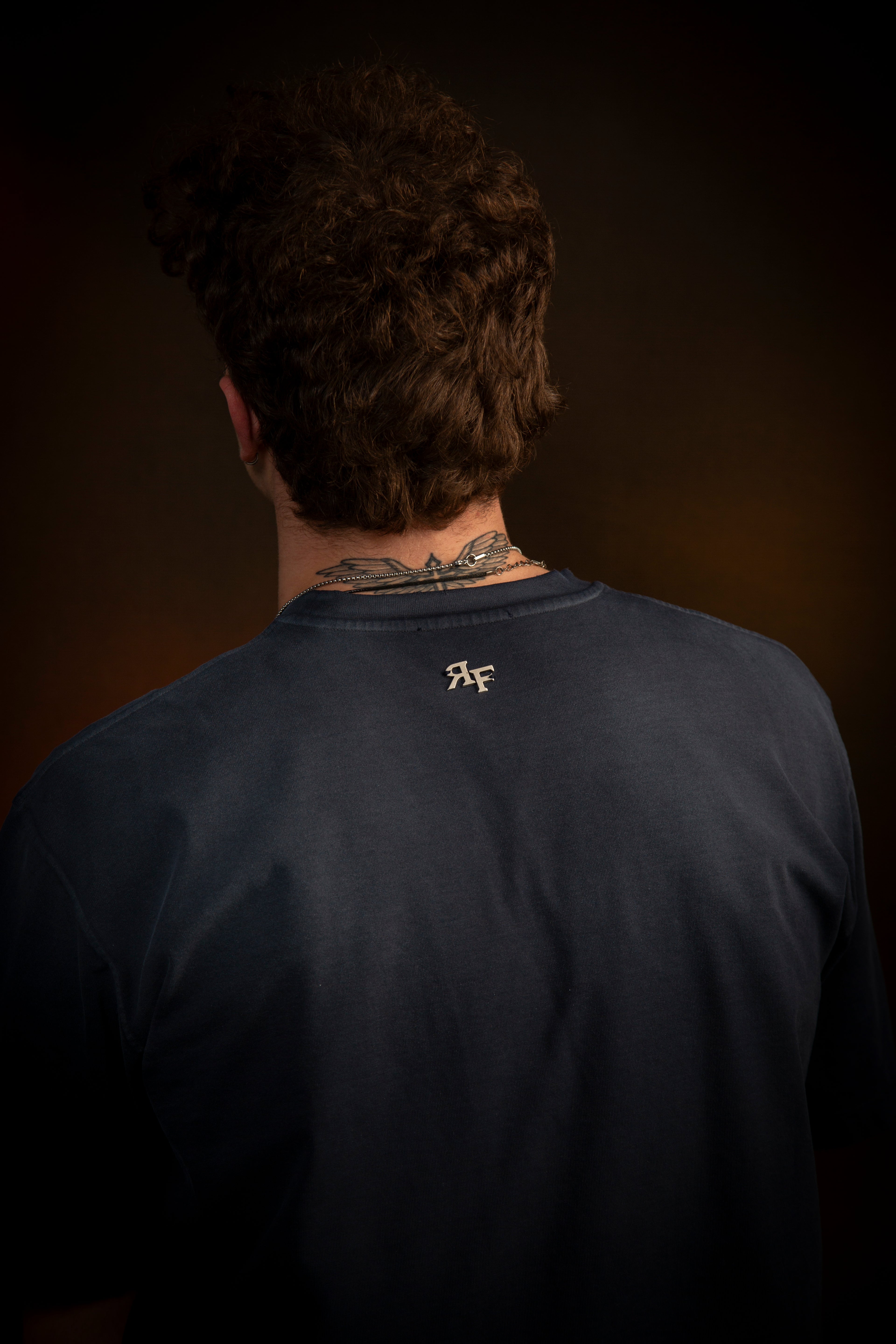 REBEL FEEIN GRAPHIC TEE WHASED NAVY