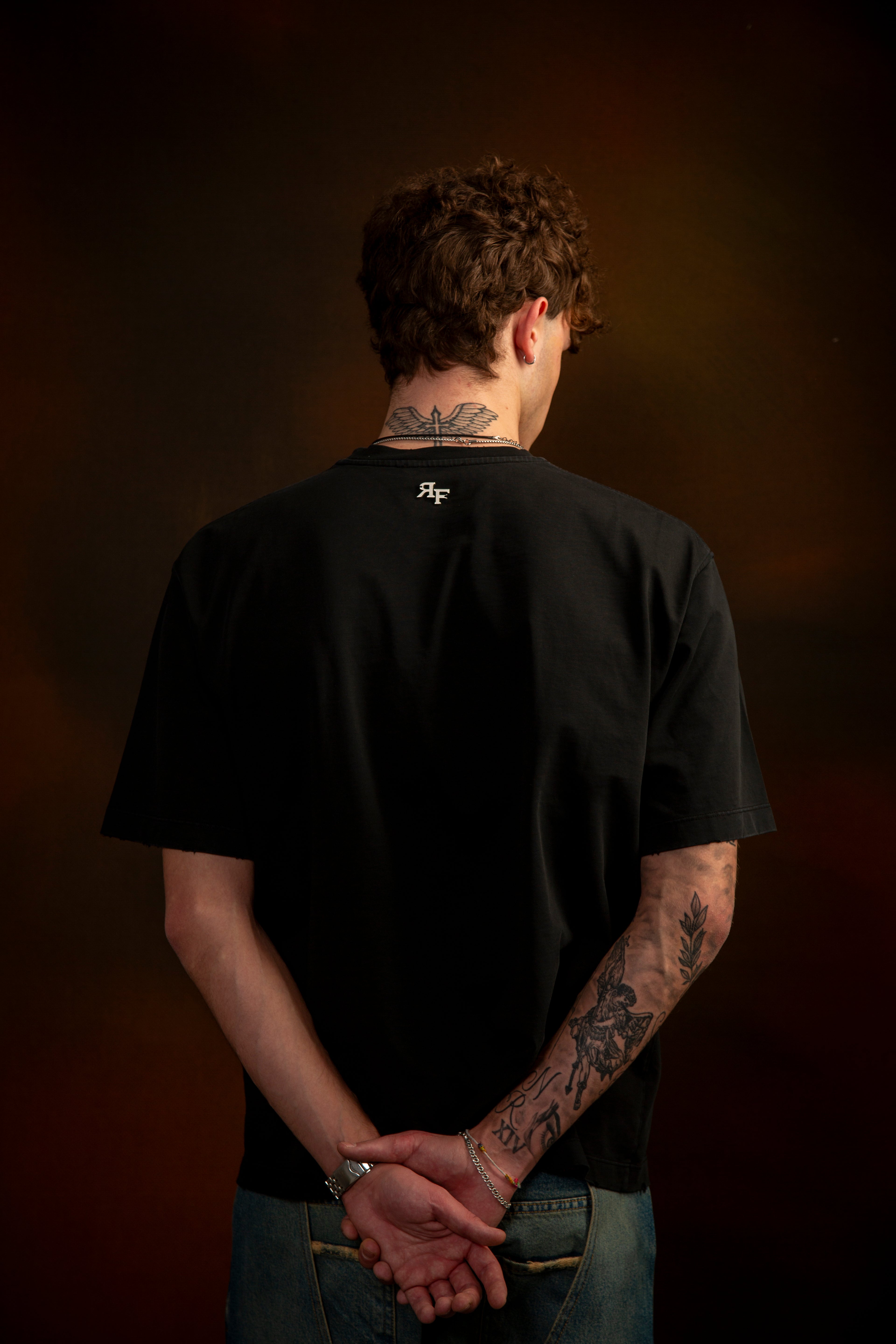REBEL FEEIN GRAPHIC TEE WHASED BLACK